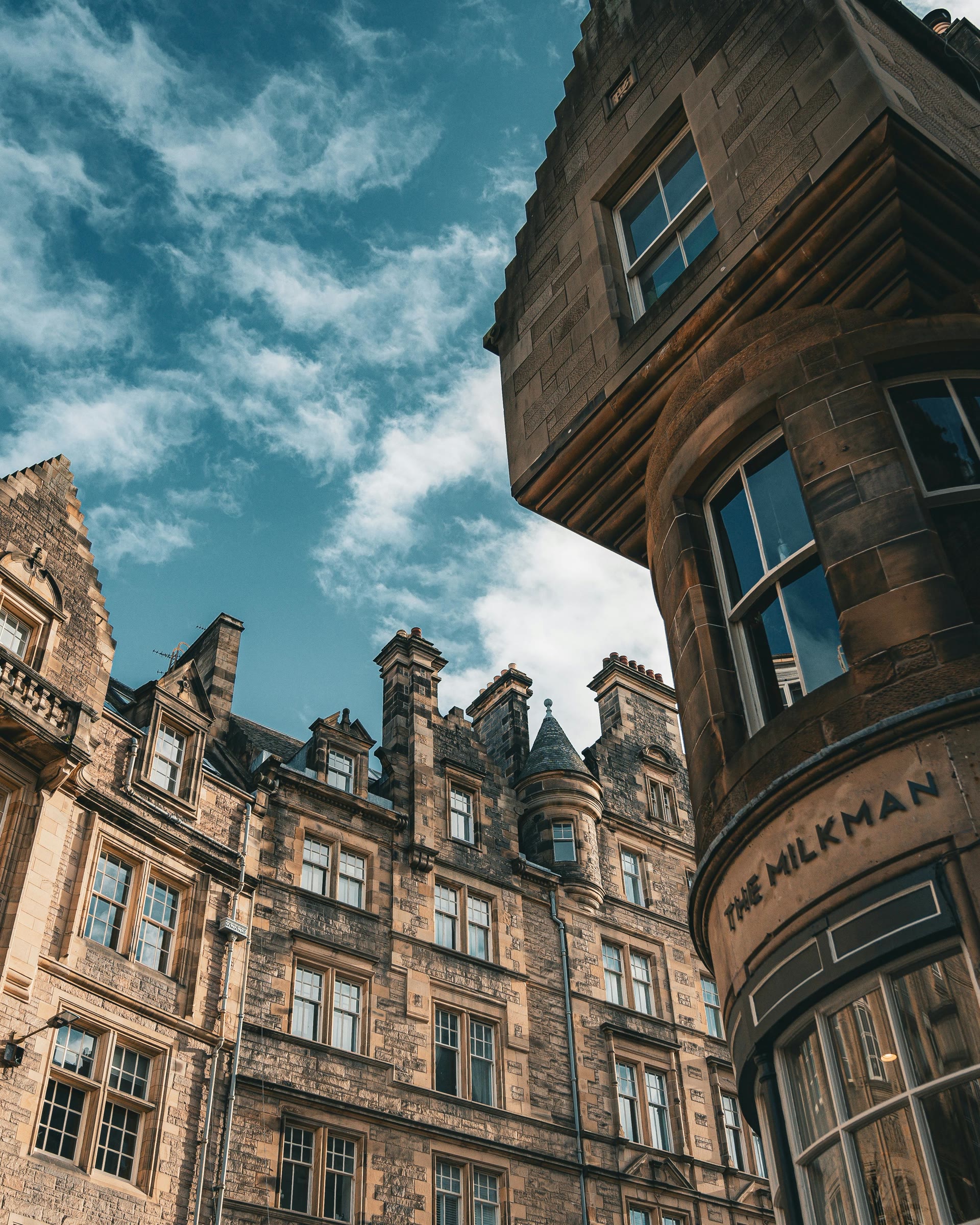 Edinburgh Royal Mile street scene